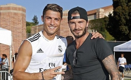 成都蓉城新掌门人徐正源成功续约，签约韦世豪、周定洋，球队迅速提升，备战亚冠，力争争冠。