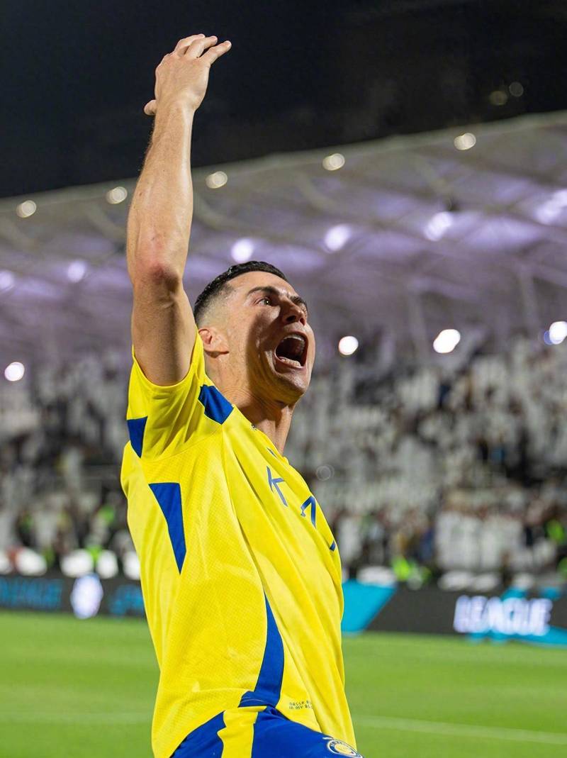 篮球湖人球员赛后接受媒体采访